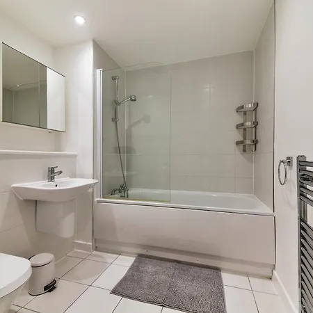 Stunning 2 Bed 2 Bath Apartment In Canary Wharf London Exterior photo