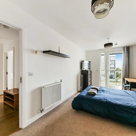 Stunning 2 Bed 2 Bath Apartment In Canary Wharf London Exterior photo