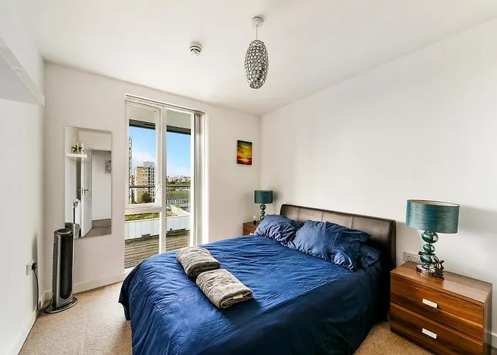 Stunning 2 Bed 2 Bath Apartment In Canary Wharf
