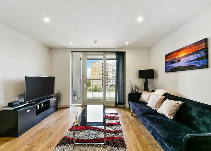 Stunning 2 Bed 2 Bath Apartment In Canary Wharf